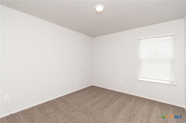 Building Photo - 2321 Aylesbury Dr