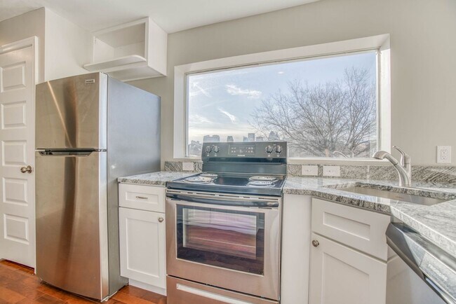 Building Photo - 1623 E Baltimore St