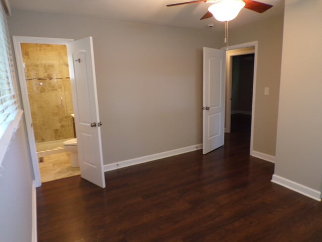 Building Photo - 236 W Norman Ln