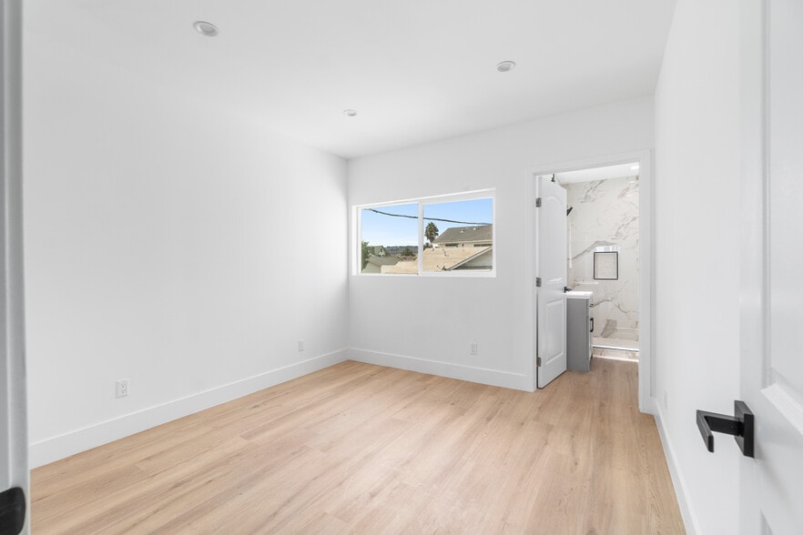 Building Photo - 301 S Cabrillo Ave