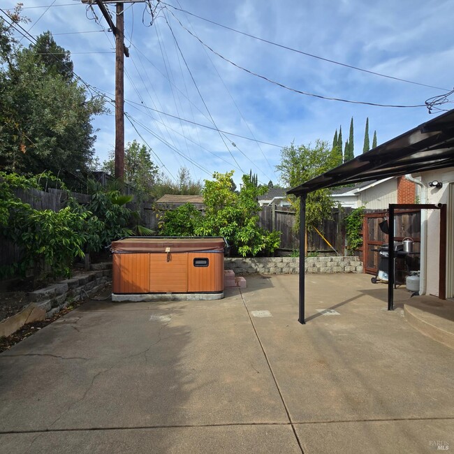 Building Photo - 480 Meadowview Dr