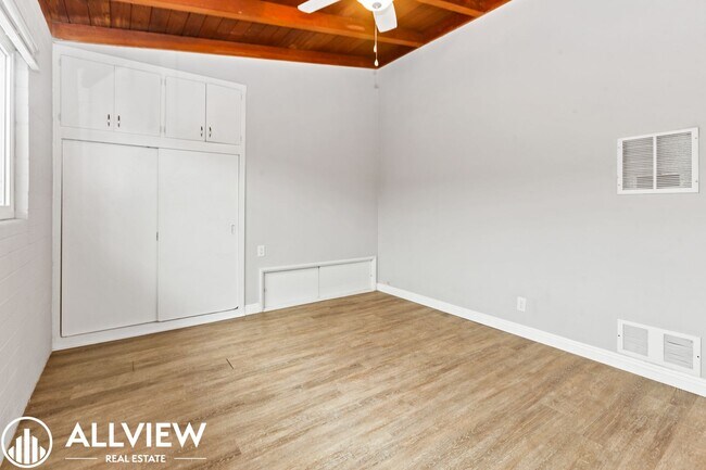 Building Photo - 311 Avenida Santa Barbara