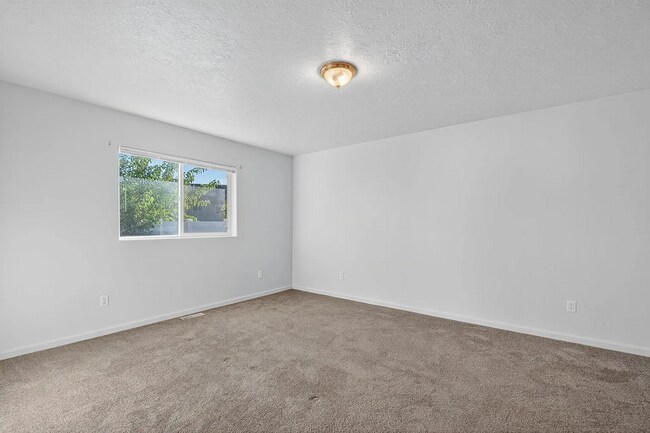 Building Photo - Impressive 5 bed/3 bath twin home in Chubbuck with just under 3000 square feet.