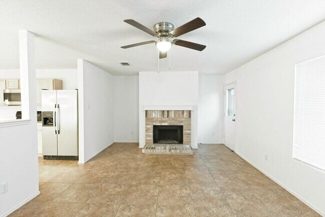Building Photo - 2508 Clear Brook Dr