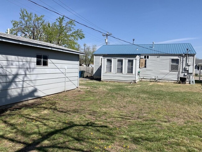 Building Photo - 204 E Fairchild Dr