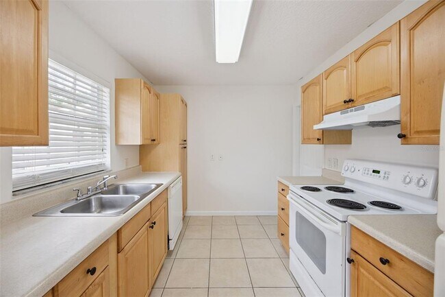 Building Photo - 1105 N Rockingham Ave