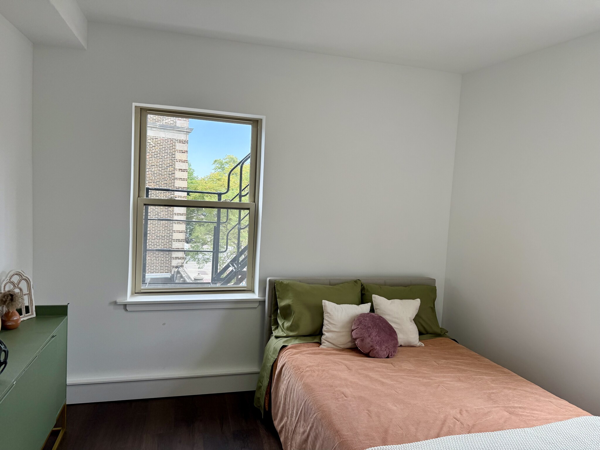 Building Photo - 5638 N Ashland Ave