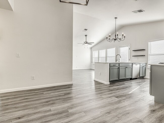 Building Photo - Charming Fully Renovated Home in Valencia ...