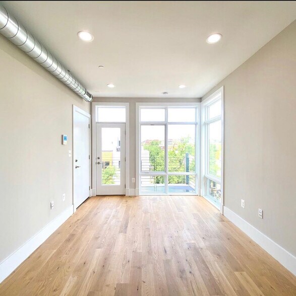 Building Photo - 1537 Gales St NE
