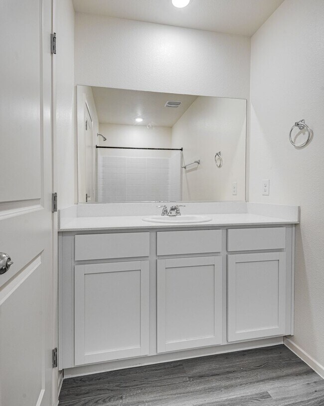 Building Photo - 4826 Wine Rdg Ave