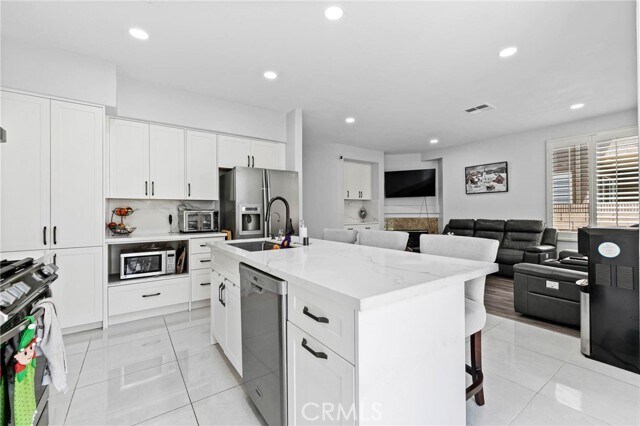 Building Photo - 15881 Madelyn Ct