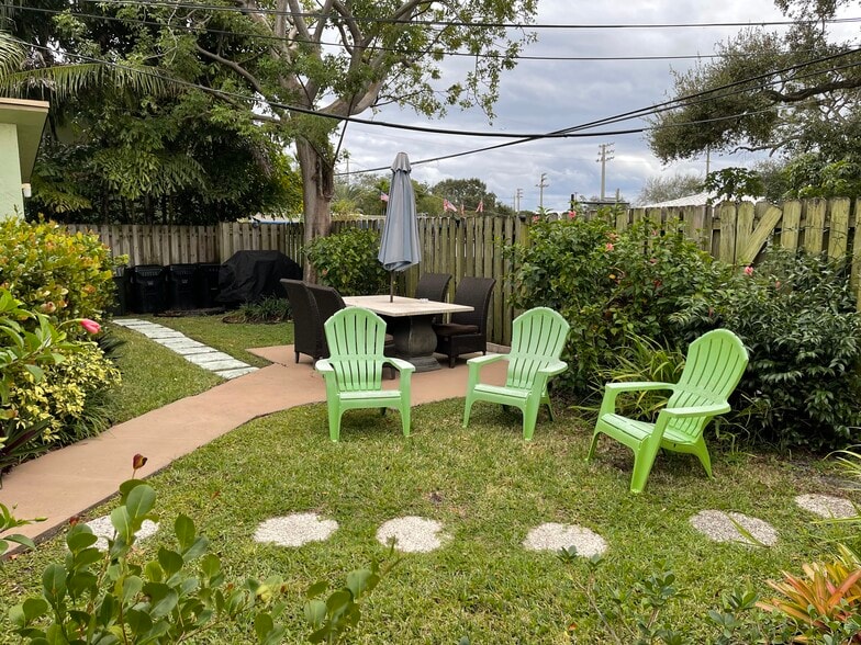 Building Photo - 304 SW 16th Ct