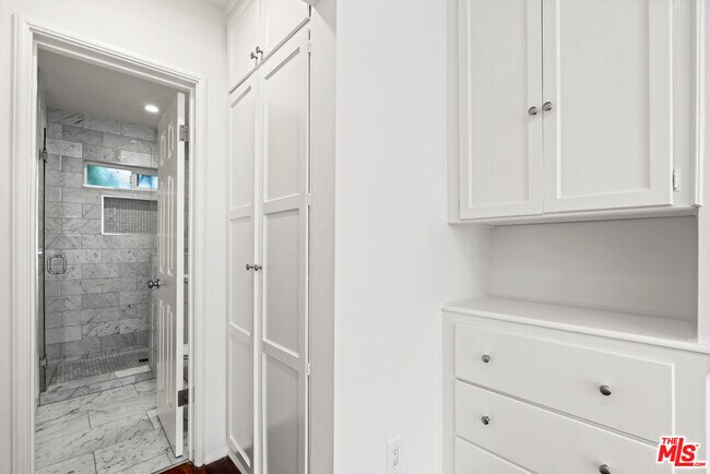 Building Photo - 1235 N Harper Ave