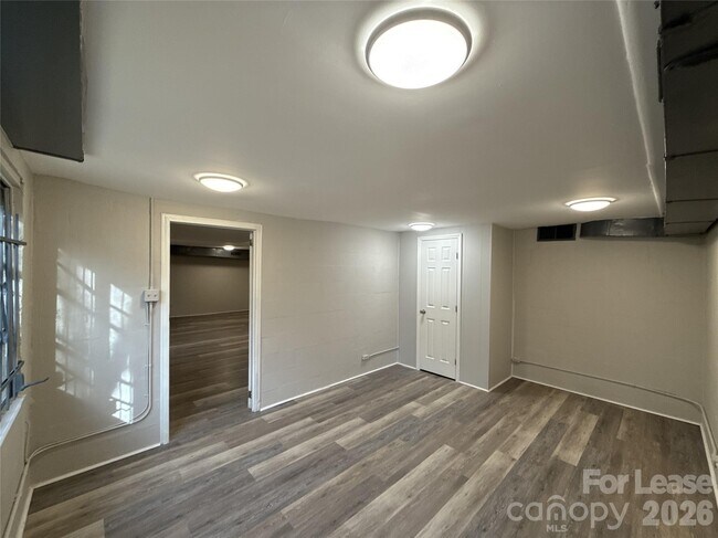 Building Photo - 2745 Dogwood Ave