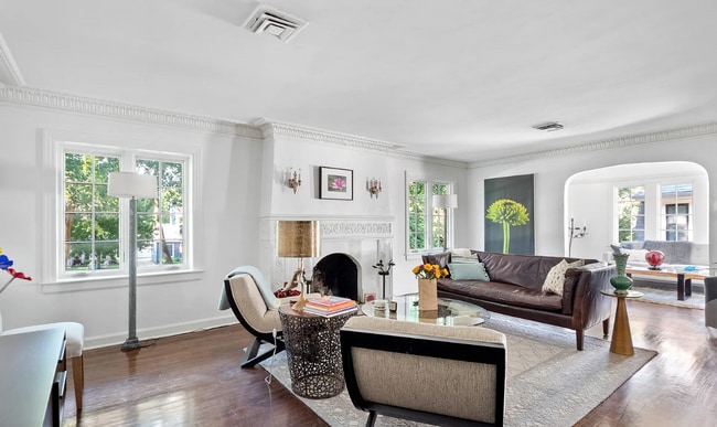 Building Photo - 1220 W 62nd St