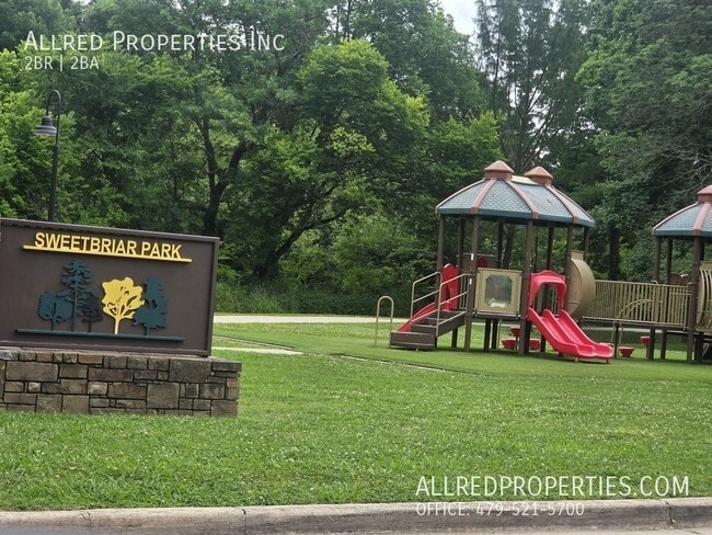 Building Photo - 2588 E Sweetbriar Dr