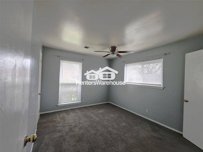 Building Photo - 9918 Ebb St