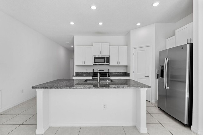 Building Photo - Like New 3/2 in Wimauma