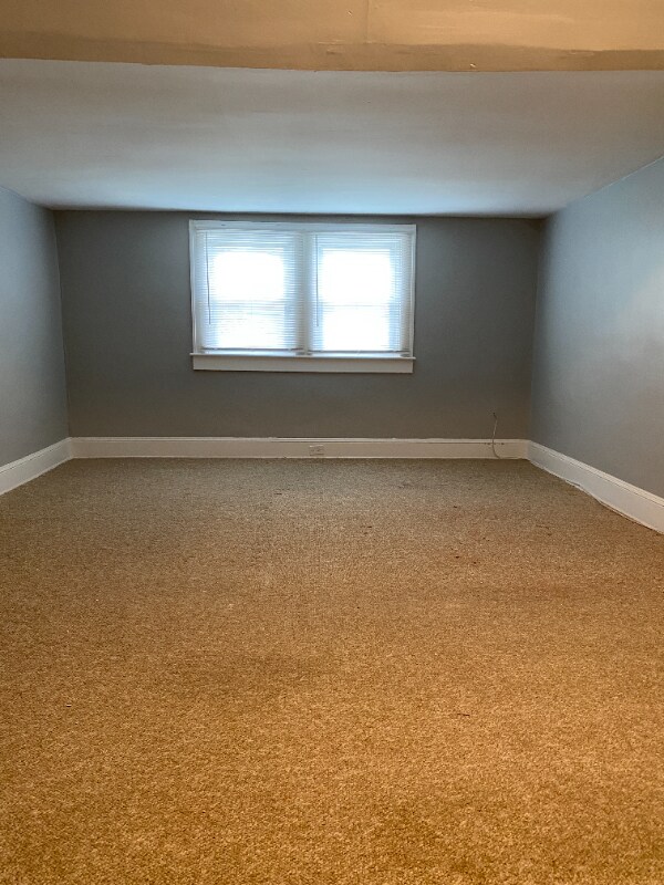 Building Photo - 3011 Glenmore Ave