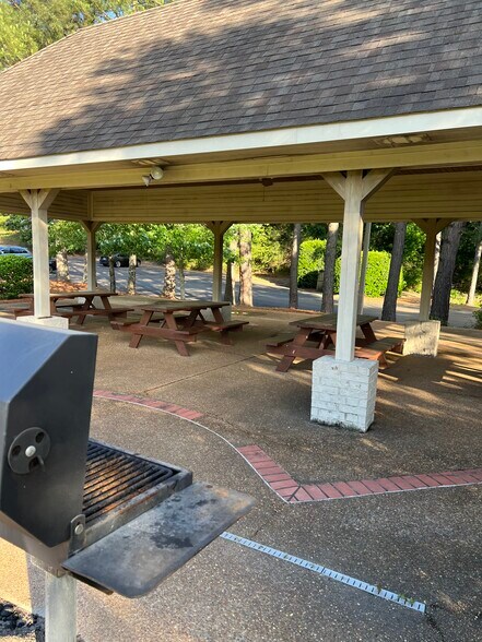 Building Photo - 2100 Old Taylor Rd