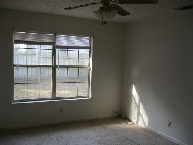 Building Photo - 105 S Quail Crossing