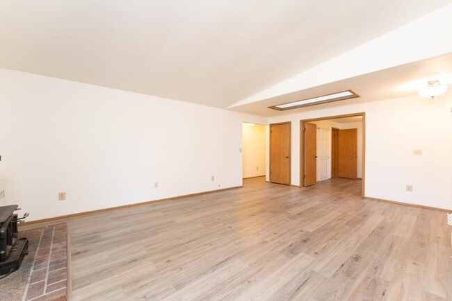 Building Photo - 3 bedroom in Covington WA 98042