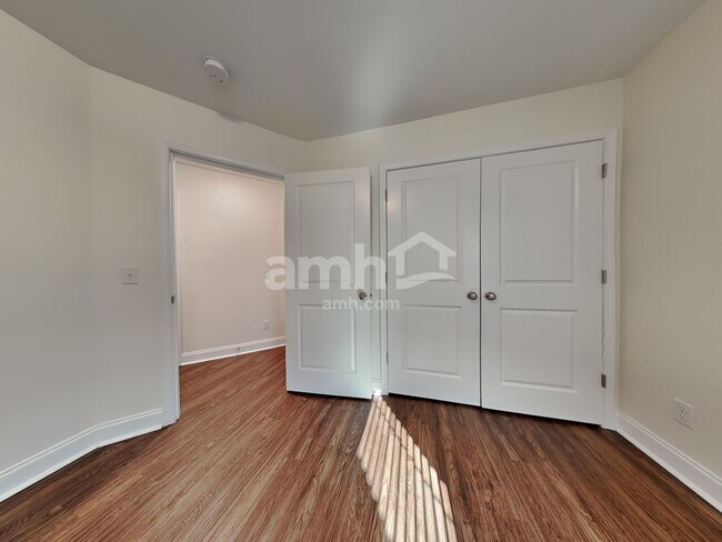 Building Photo - 8 Cherry St