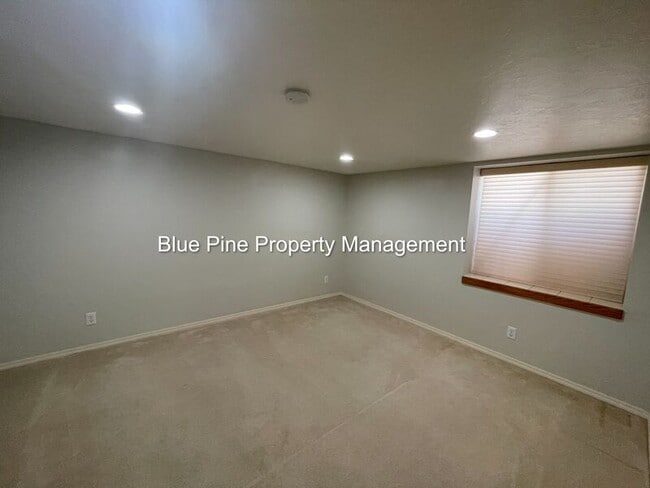 Building Photo - 310 N Shilling Ave