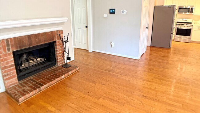 Building Photo - 17743 Seven Pines Dr