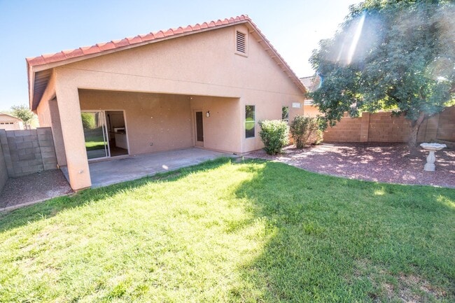 Building Photo - Charming 4 Bedroom, 3 Bath Home, with 2 Ca...