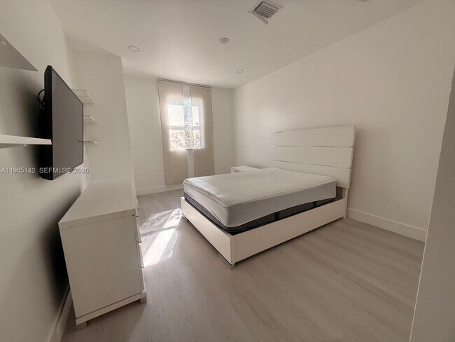 Building Photo - 11271 NW 84th St