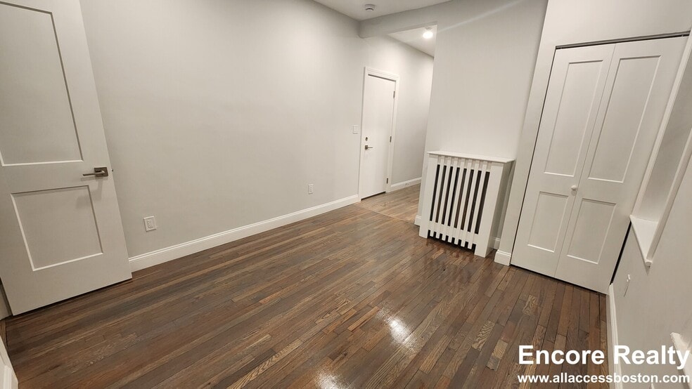 Building Photo - 112 Park St