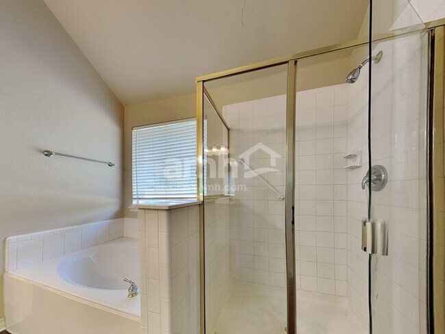 Building Photo - 989 Dogwood Ln