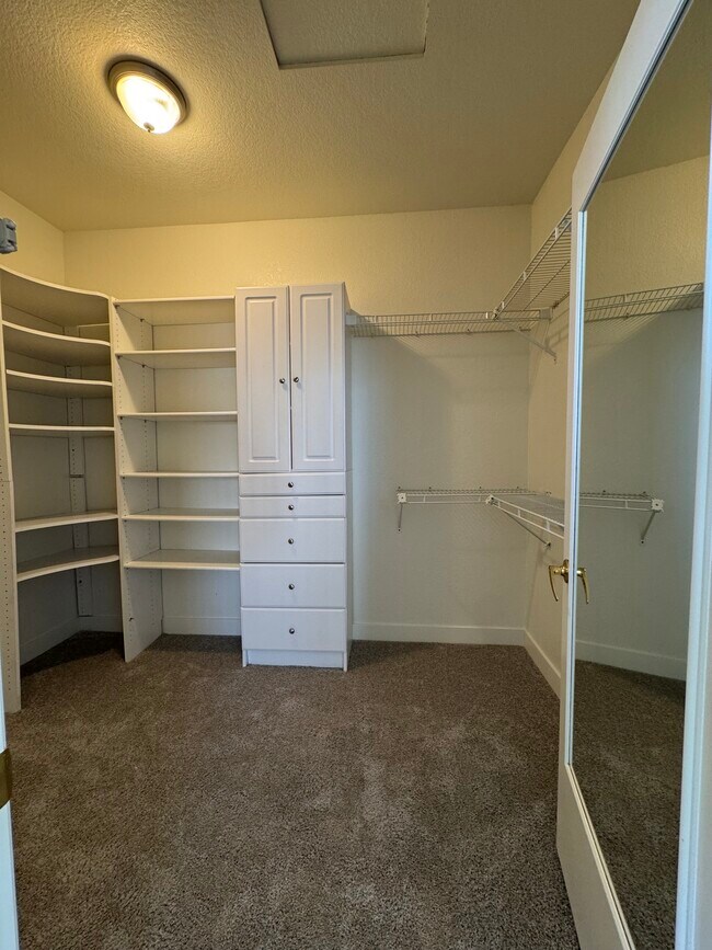 Building Photo - 22747 Pebblestone Dr
