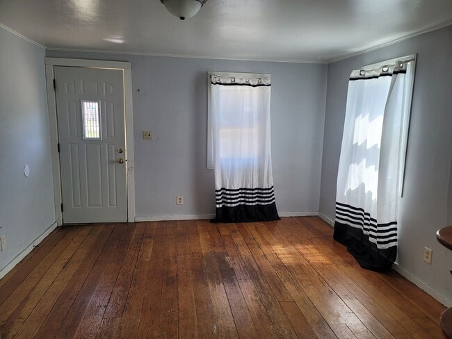 Building Photo - 1 Bed 1 Bath Single Family Home in Wisconsin Rapids