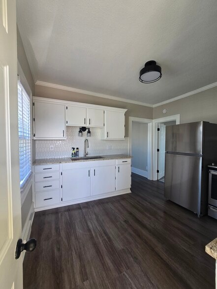 Kitchen - 1323 Michigan Ave