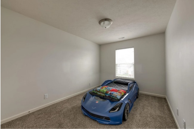 Building Photo - 4 Bedroom, Two Story House in Avalon Bluff...