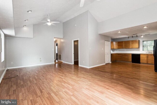 Building Photo - 315 South Dr