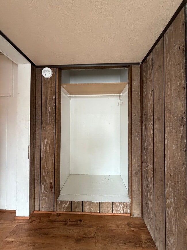 Building Photo - 7 minutes to Sky Lakes Medical Center and Oregon Tech ~Newly renovated 3 bedroom, 1 bath house wi...