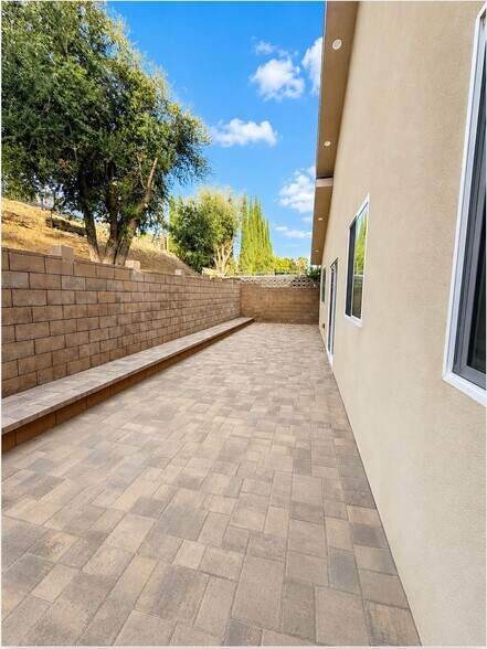 Building Photo - 9344 Creemore Dr