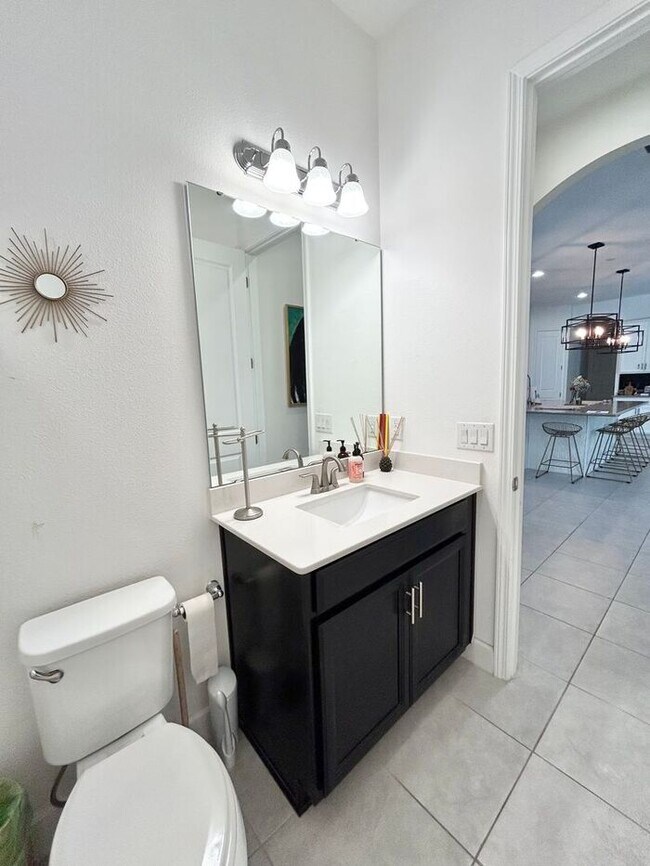 Building Photo - Elegant 5-Bedroom Pool Home for Rent in Sa...