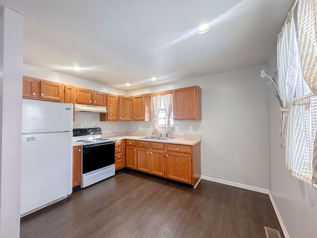 Building Photo - 1326 S Elizabeth St