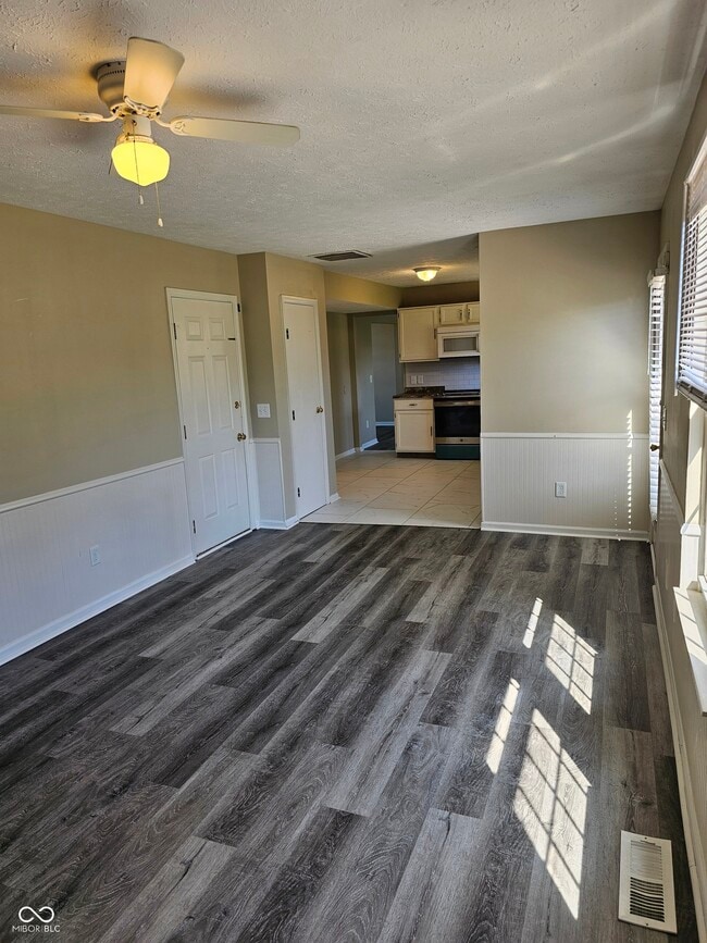 Building Photo - 403 Stillwood Ct