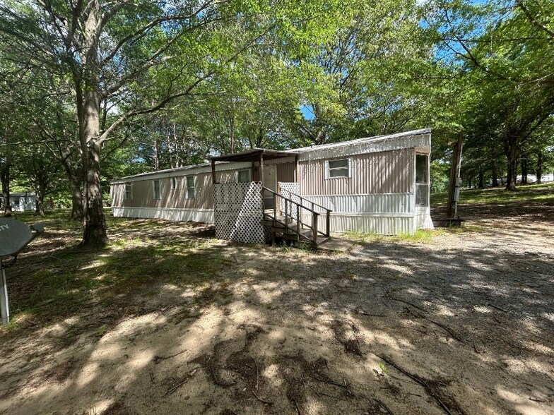 Building Photo - 1096 Clara Ln