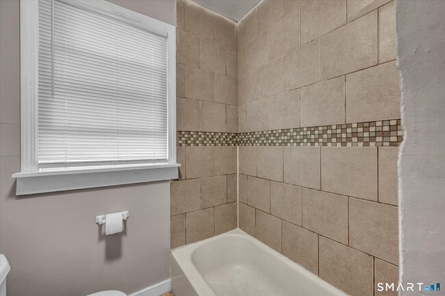 Building Photo - 80 Shepard St