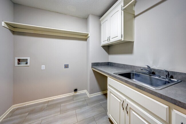 Building Photo - {14400} Somerset Brooke + Beautifully Upda...