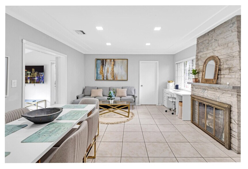 Building Photo - 425 NE 105th St