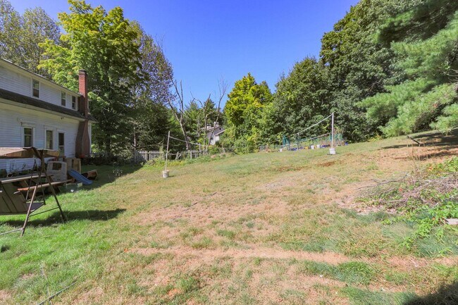 Building Photo - 294 Pleasant St