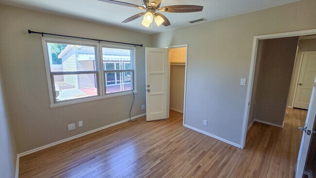 Building Photo - 6727 Boer Ave