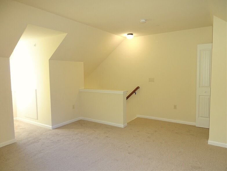 Building Photo - 818 Byler Cir